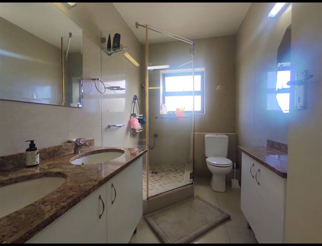 3 BEDROOM APARTMENT TO LET IN CLAREMONT UPPER